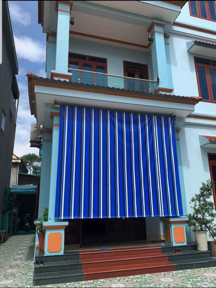 Bạt tự cuốn che nắng mưa