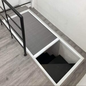 Vách ngăn lạnh cầu thang chia cách lối lên lầu