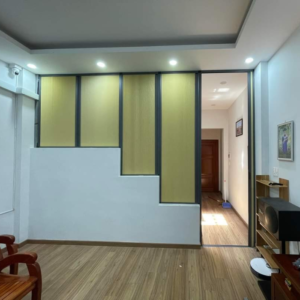 Lắp Vách Cửa Xếp Tổ Ong Trên Bậc Cầu Thang
