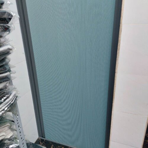 Cửa vách ngăn nhà vệ sinh xếp gọn tại vách ngăn - Ảnh 3